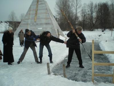 Лед тонкий, лучше подстраховаться